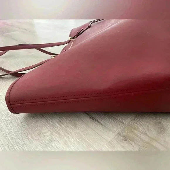 MICHAEL KORS Jet Set Leather Cherry Laptop Large Tote Handbag - Picture 6 of 10